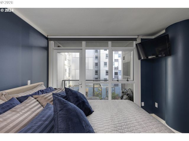 533 Ne HOLLADAY St 409, Portland, OR 97232