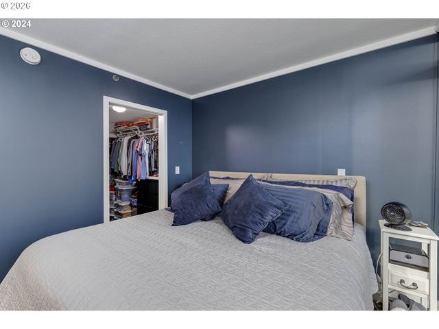 533 Ne HOLLADAY St 409, Portland, OR 97232