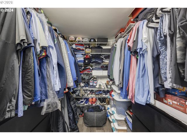 533 Ne HOLLADAY St 409, Portland, OR 97232