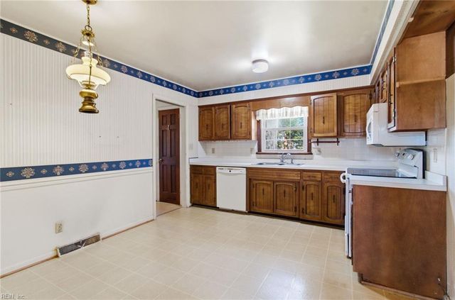 5228 Baptist CIR, Virginia Beach, VA 23464