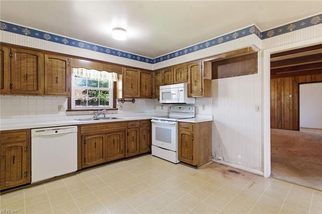 5228 Baptist CIR, Virginia Beach, VA 23464