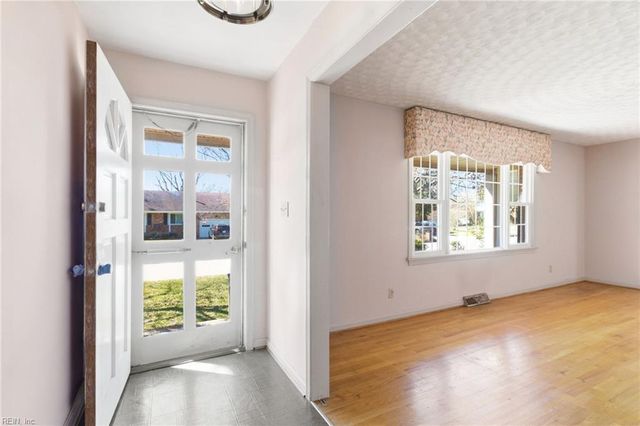 5228 Baptist CIR, Virginia Beach, VA 23464