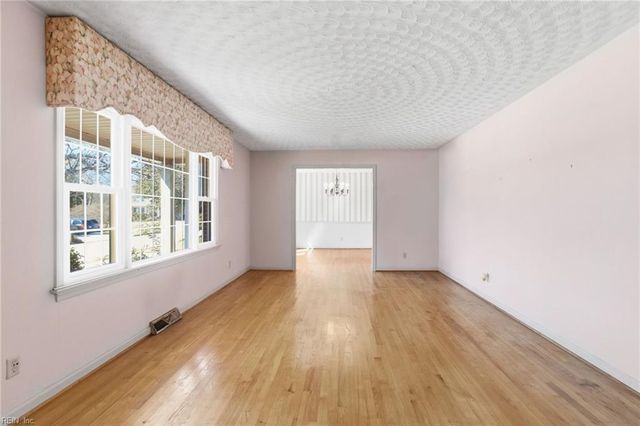 5228 Baptist CIR, Virginia Beach, VA 23464