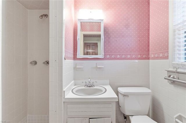 5228 Baptist CIR, Virginia Beach, VA 23464