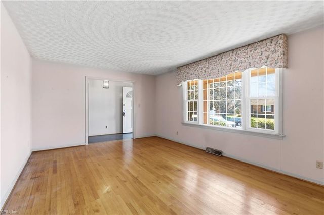 5228 Baptist CIR, Virginia Beach, VA 23464