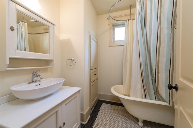 722 E 25th Street, Houston, TX 77008