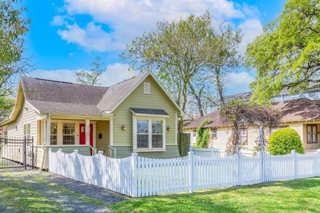 722 E 25th Street, Houston, TX 77008