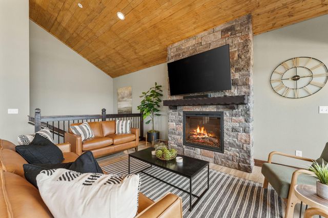 354 Settlers Cove, Kimberling City, MO 65686