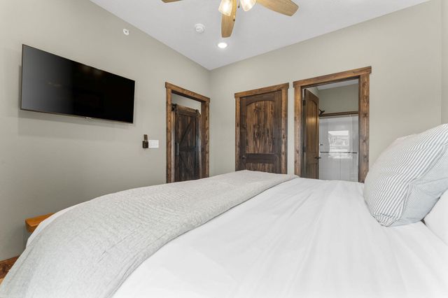 354 Settlers Cove, Kimberling City, MO 65686