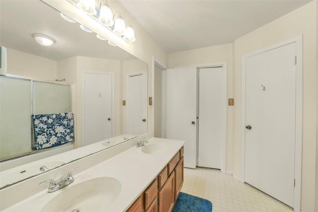 9927 Jademont Lane, Houston, TX 77070