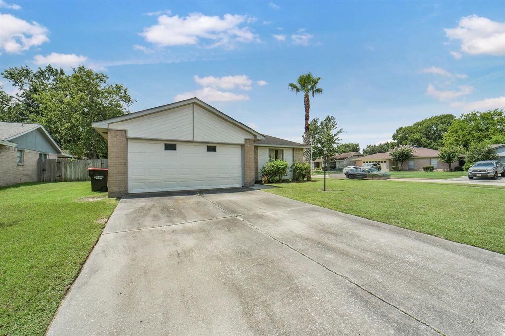 9927 Jademont Lane, Houston, TX 77070