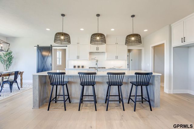 21512 E Circle, Omaha, NE 68022