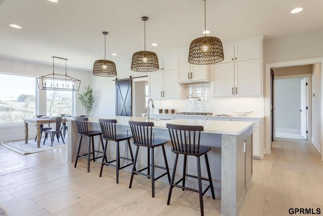 21512 E Circle, Omaha, NE 68022