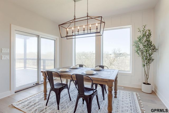 21512 E Circle, Omaha, NE 68022