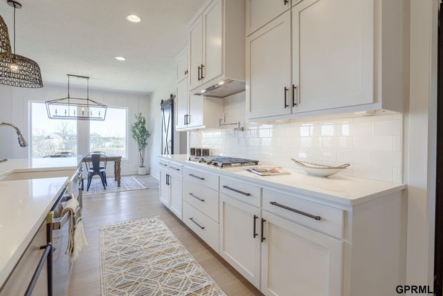 21512 E Circle, Omaha, NE 68022