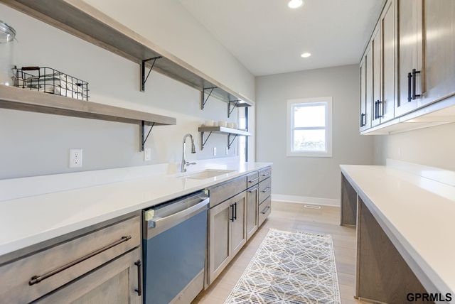 21512 E Circle, Omaha, NE 68022