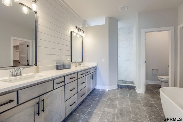 21512 E Circle, Omaha, NE 68022