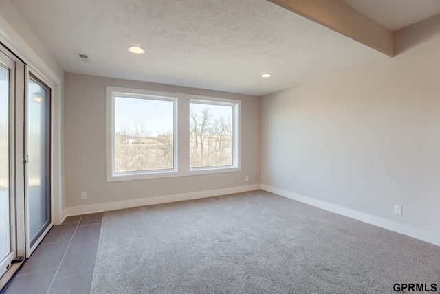 21512 E Circle, Omaha, NE 68022