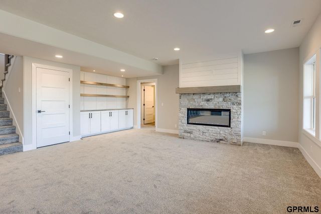 21512 E Circle, Omaha, NE 68022