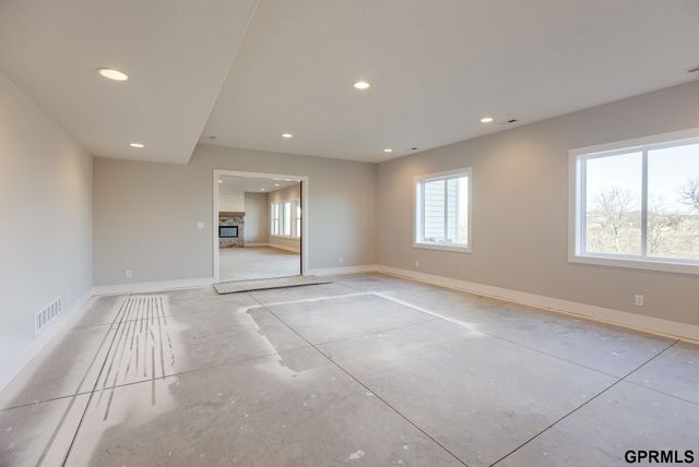 21512 E Circle, Omaha, NE 68022