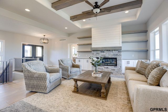 21512 E Circle, Omaha, NE 68022