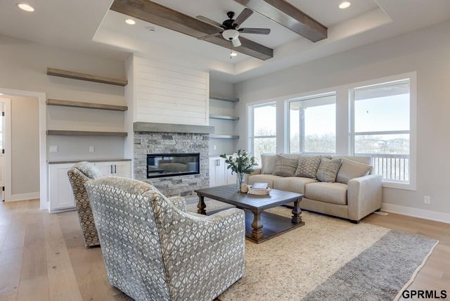 21512 E Circle, Omaha, NE 68022