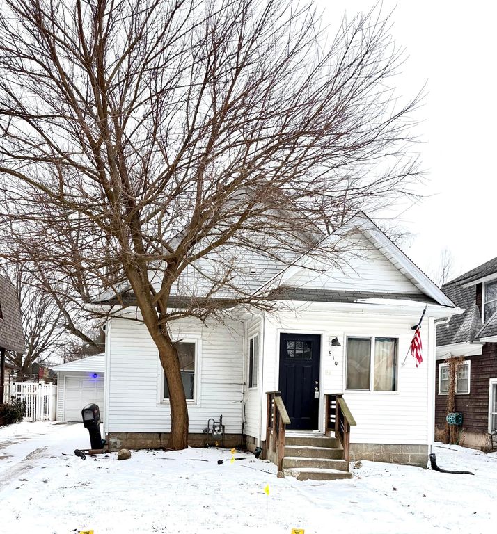 610 E Maple Avenue, La Porte, IN 46350