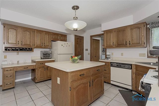 26951 Ottekee Drive, Perrysburg, OH 43551