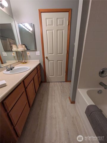 22931 SE 240th Place, Maple Valley, WA 98038