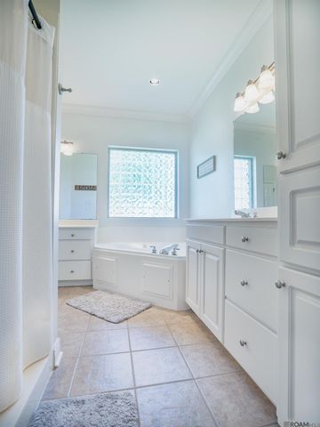 16435 Majestic Oak Dr, Prairieville, LA 70769