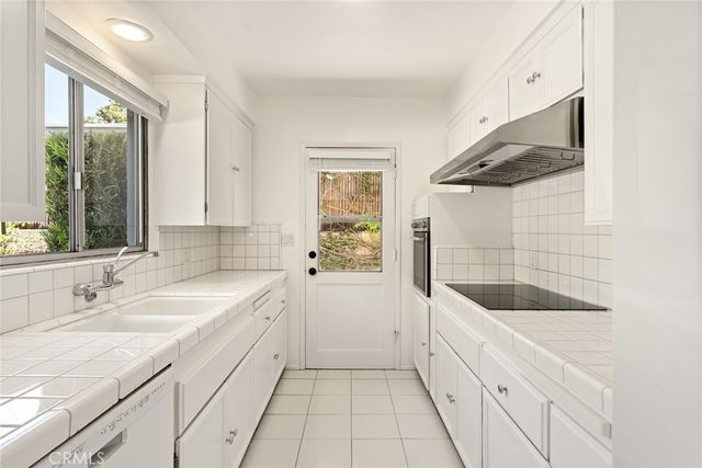 681 S Orange Grove 3, Pasadena, CA 91105