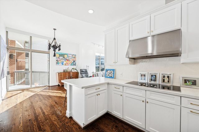 2211 Briarglen Drive 505, Houston, TX 77027