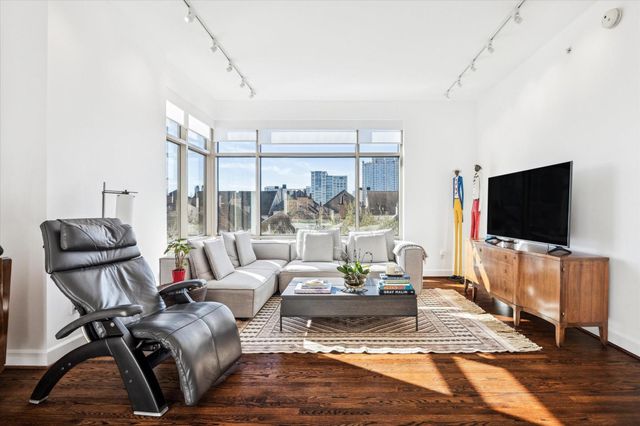 2211 Briarglen Drive 505, Houston, TX 77027