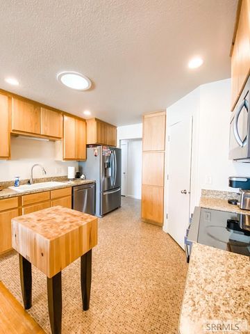 886 Falcon Circle, Blackfoot, ID 83221