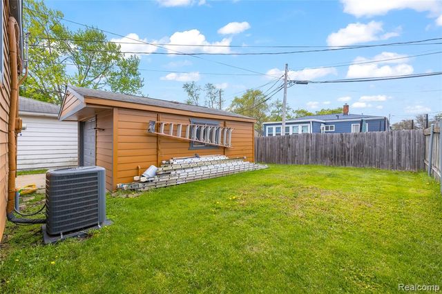 2378 River Drive, Lincoln Park, MI 48146