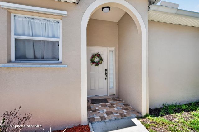 590 Wedge Court SE, Palm Bay, FL 32909