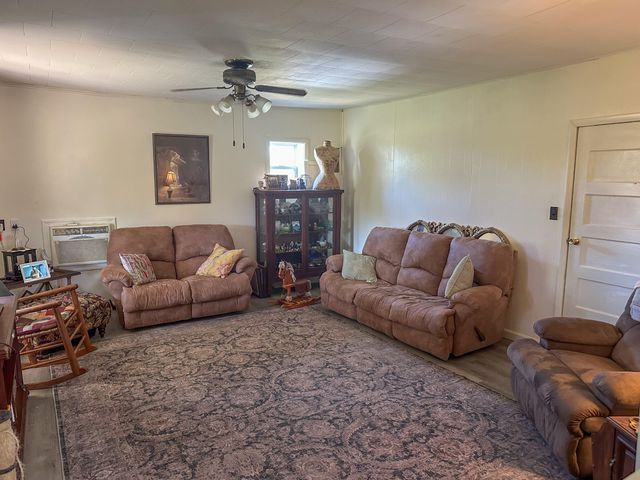 837 County Road 340, West Plains, MO 65775