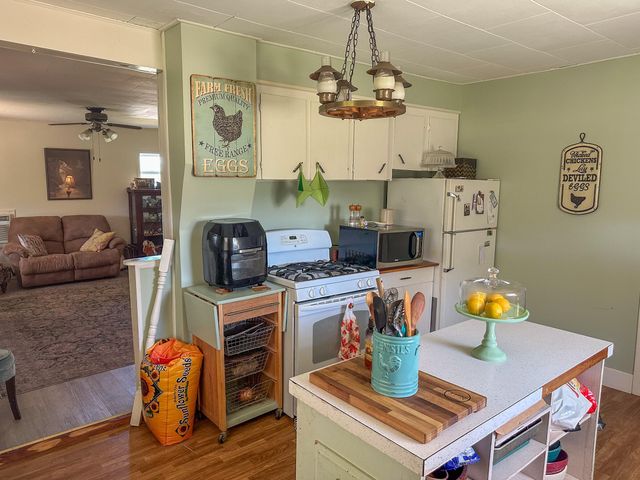 837 County Road 340, West Plains, MO 65775