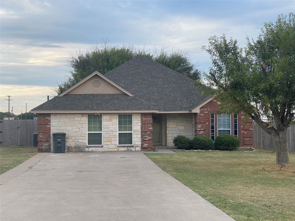 150 Hunters Circle, Weatherford, TX 76088