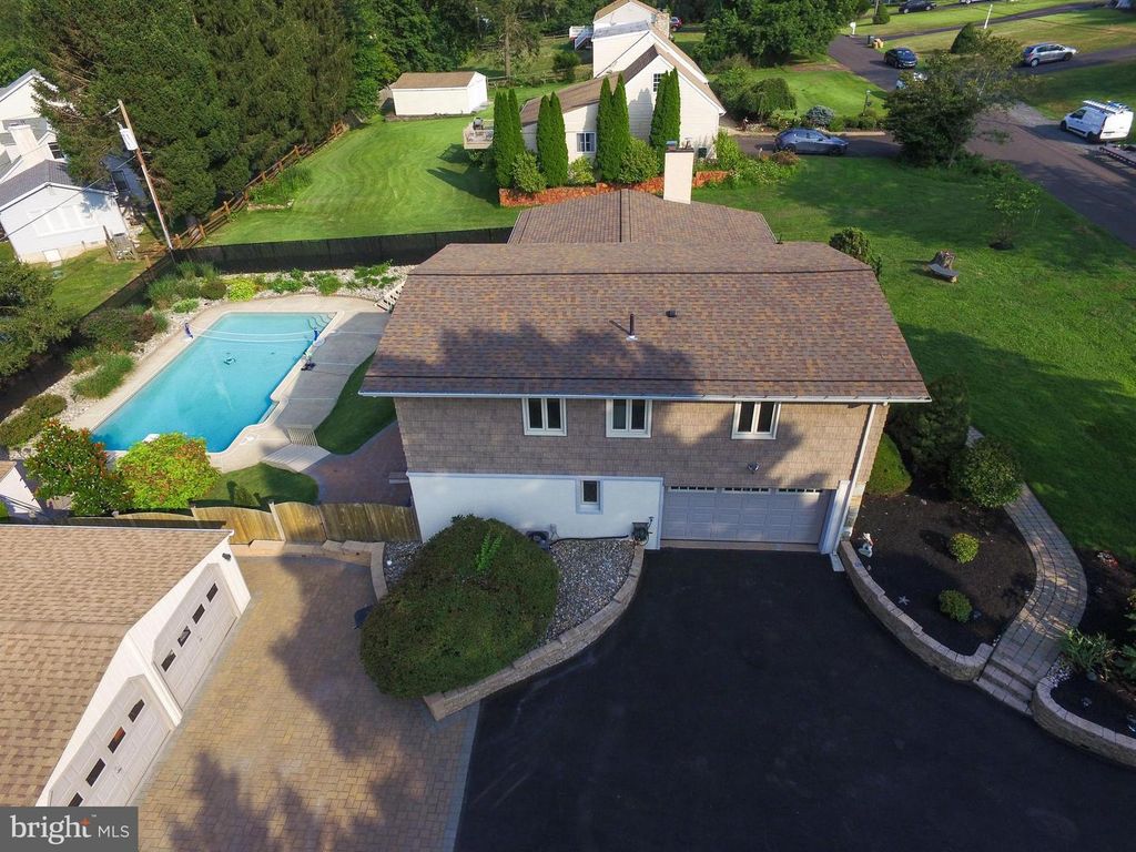 987 HILLSIDE DRIVE, Southampton, PA 18966