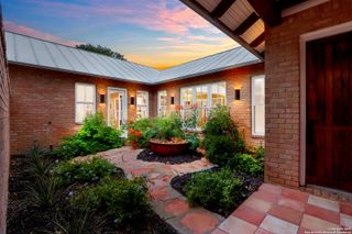 352 Ridge Crest, Seguin, TX 78155
