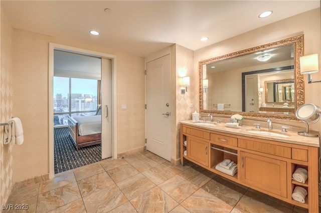 2000 Fashion Show Drive 3626, Las Vegas, NV 89109