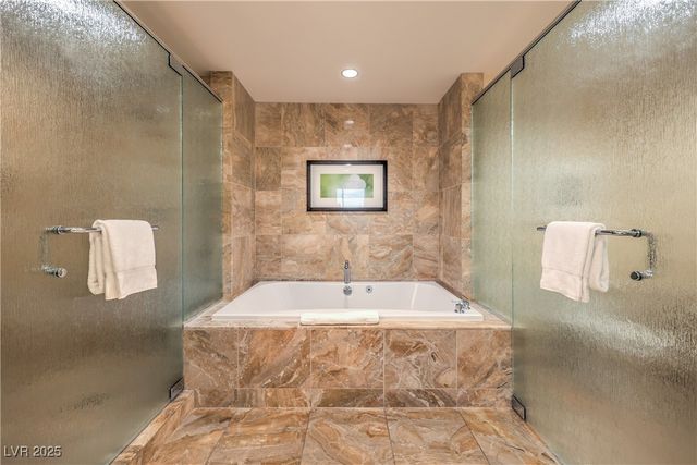 2000 Fashion Show Drive 3626, Las Vegas, NV 89109