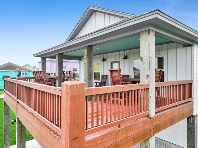 889 Mr G Street, Crystal Beach, TX 77650