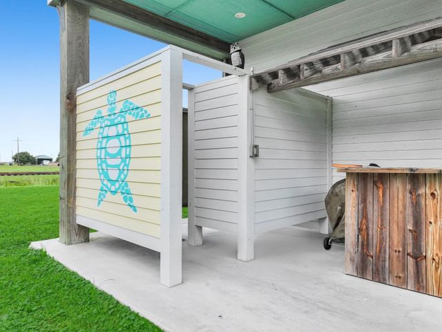 889 Mr G Street, Crystal Beach, TX 77650