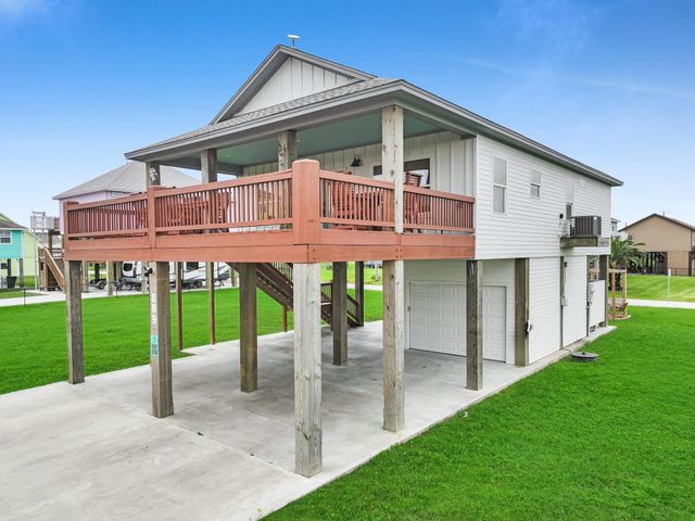 889 Mr G Street, Crystal Beach, TX 77650