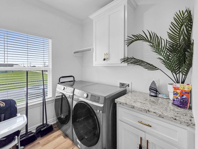 889 Mr G Street, Crystal Beach, TX 77650