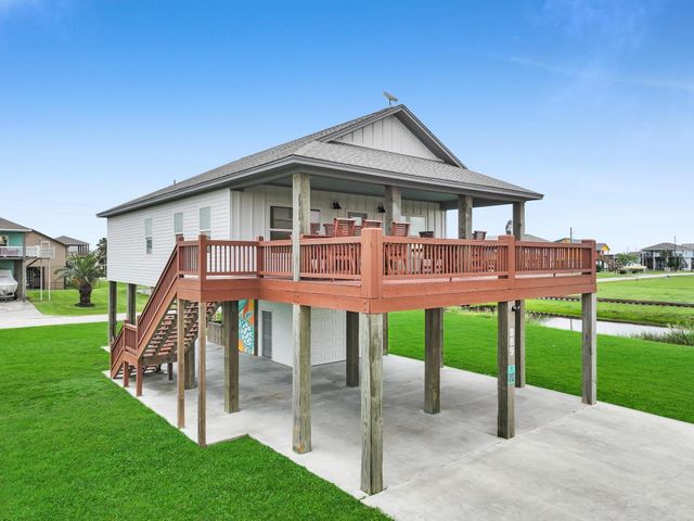 889 Mr G Street, Crystal Beach, TX 77650