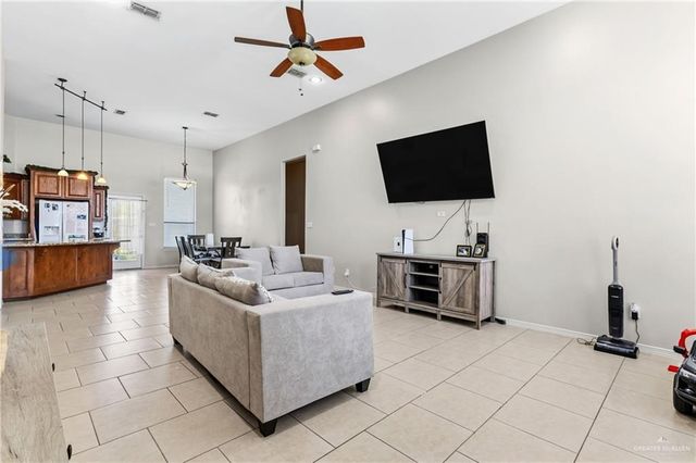 912 E Buchanan Drive N, Pharr, TX 78577