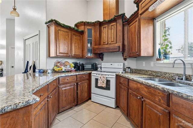 912 E Buchanan Drive N, Pharr, TX 78577
